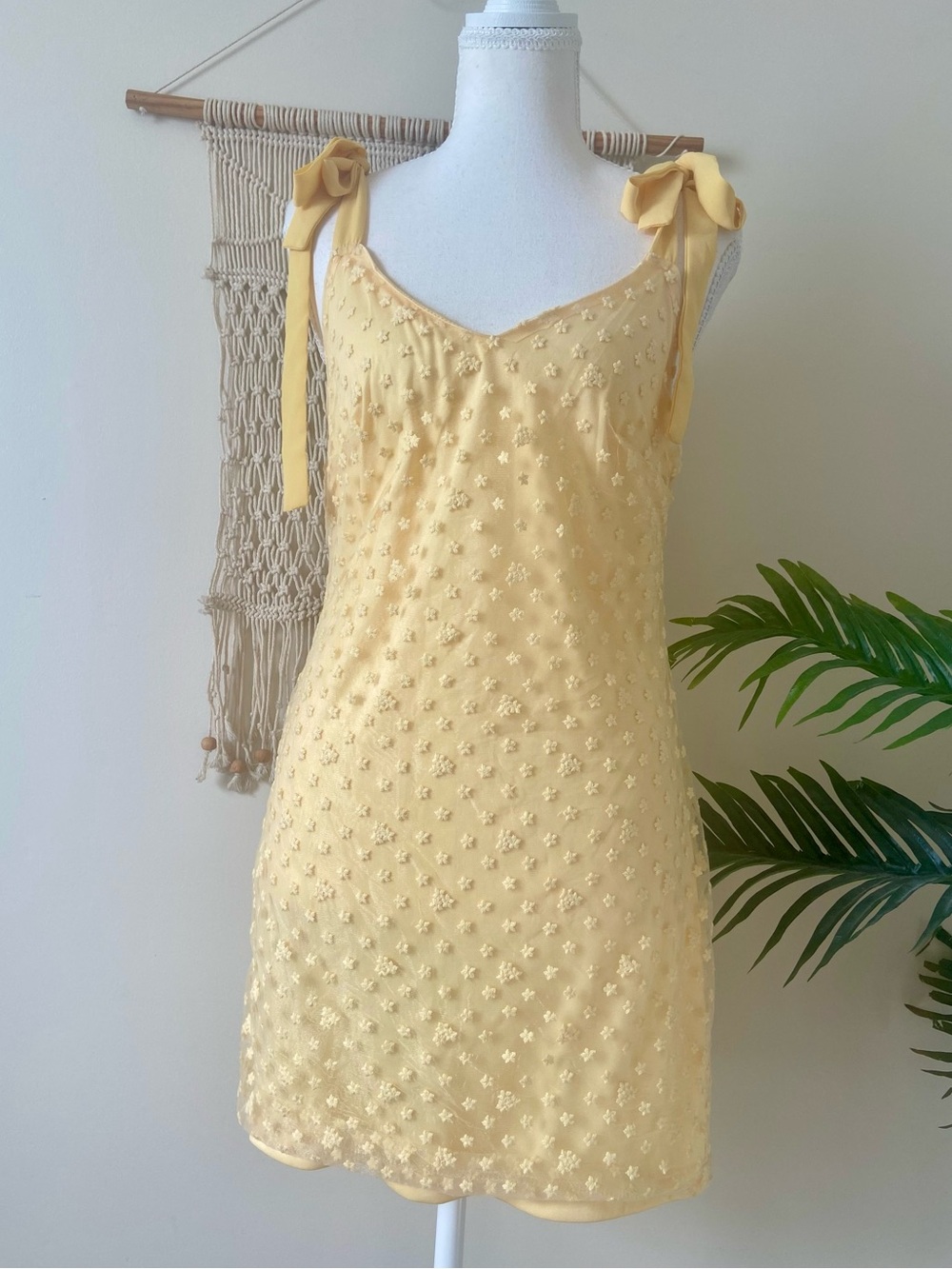 NWT Francesca’s Blue Rain Yellow 3D Floral Mesh Mini Dress Size M